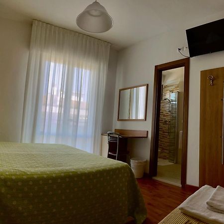 Hotel Galles เยโซโล ภายนอก รูปภาพ