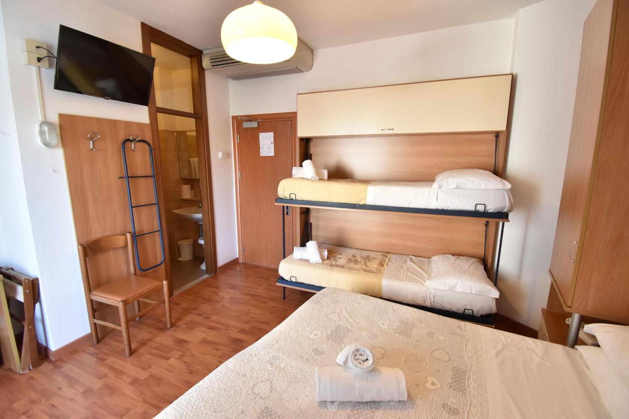 Hotel Galles เยโซโล ภายนอก รูปภาพ